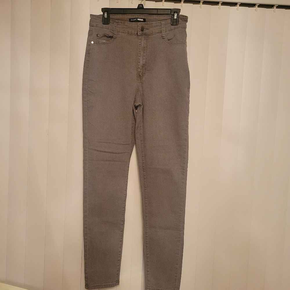 Fashion Nova skinny jeans. Gray. Size 13